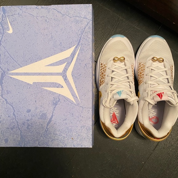 Nike Ja Morant Basketball Shoes - Picture 2 of 5